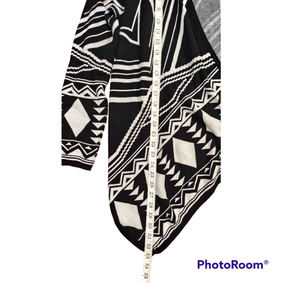 Black and White Waterfall Torrid Cardigan Size 0 - Picture 11 of 11